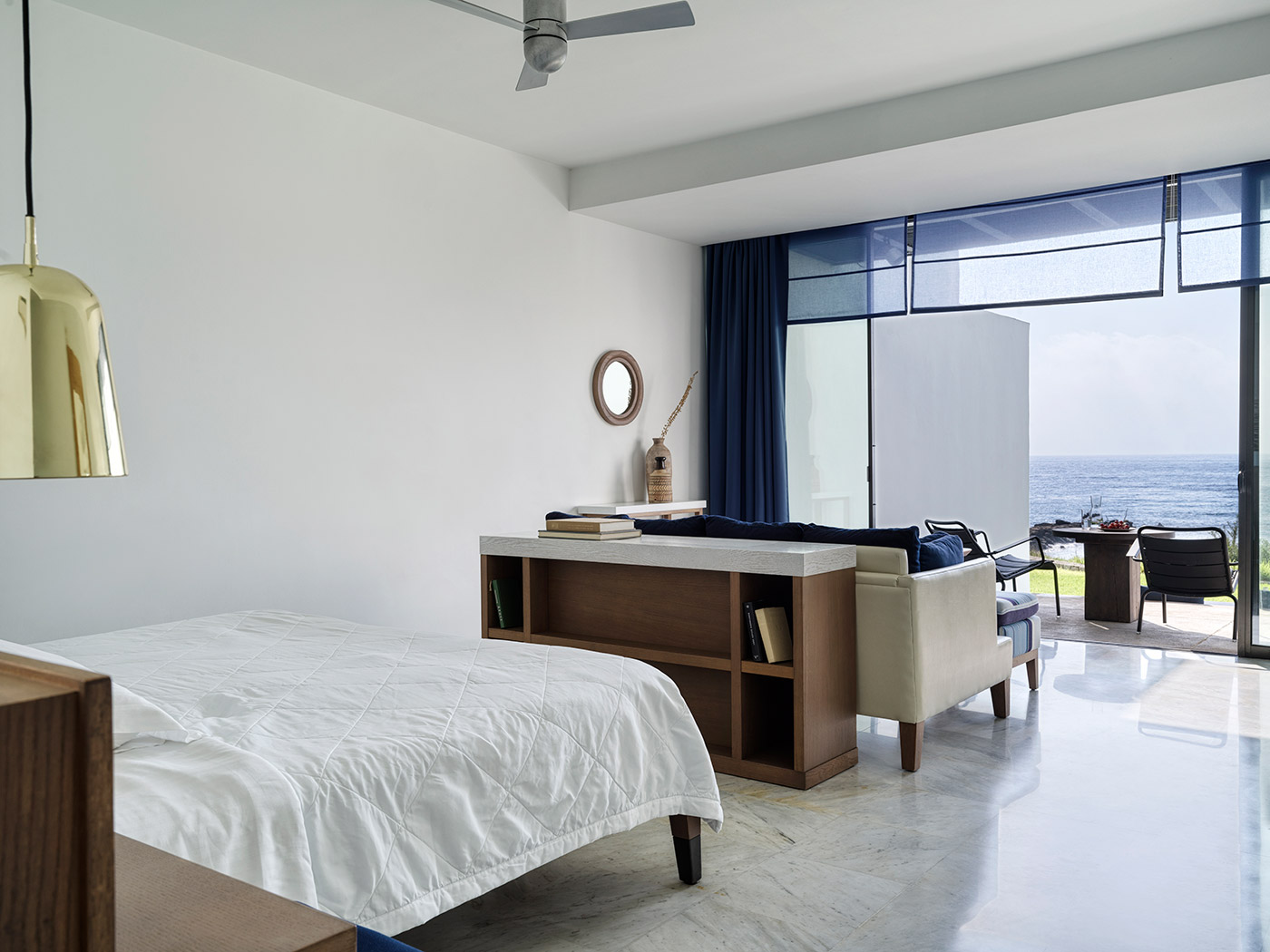 Almyra Family 2 Kyma Suite R 01