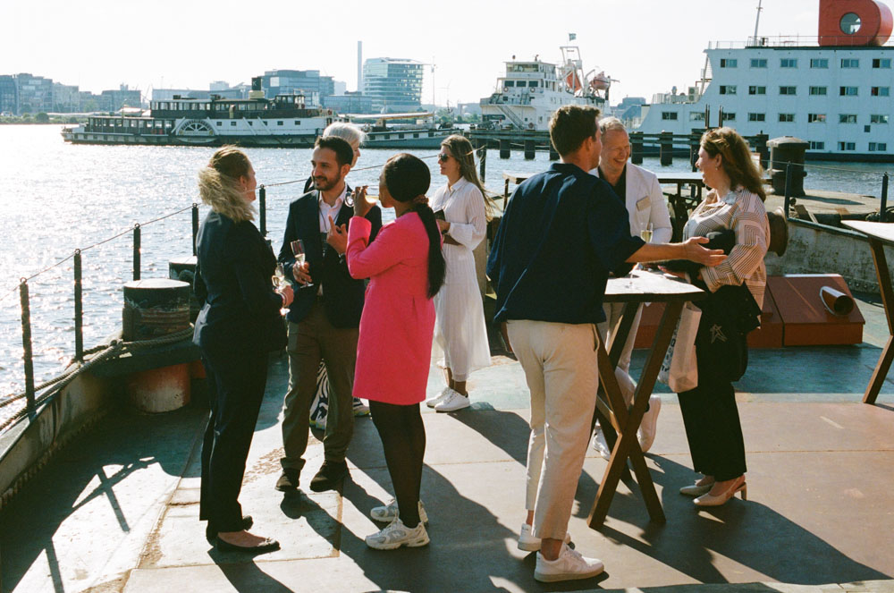 DH24 CE Amsterdam Travelpro10