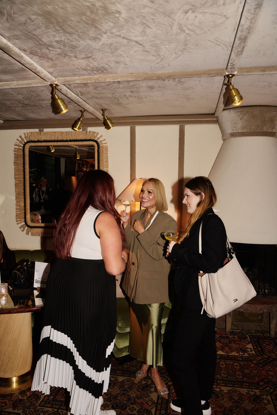 DH24 SALES London S 26