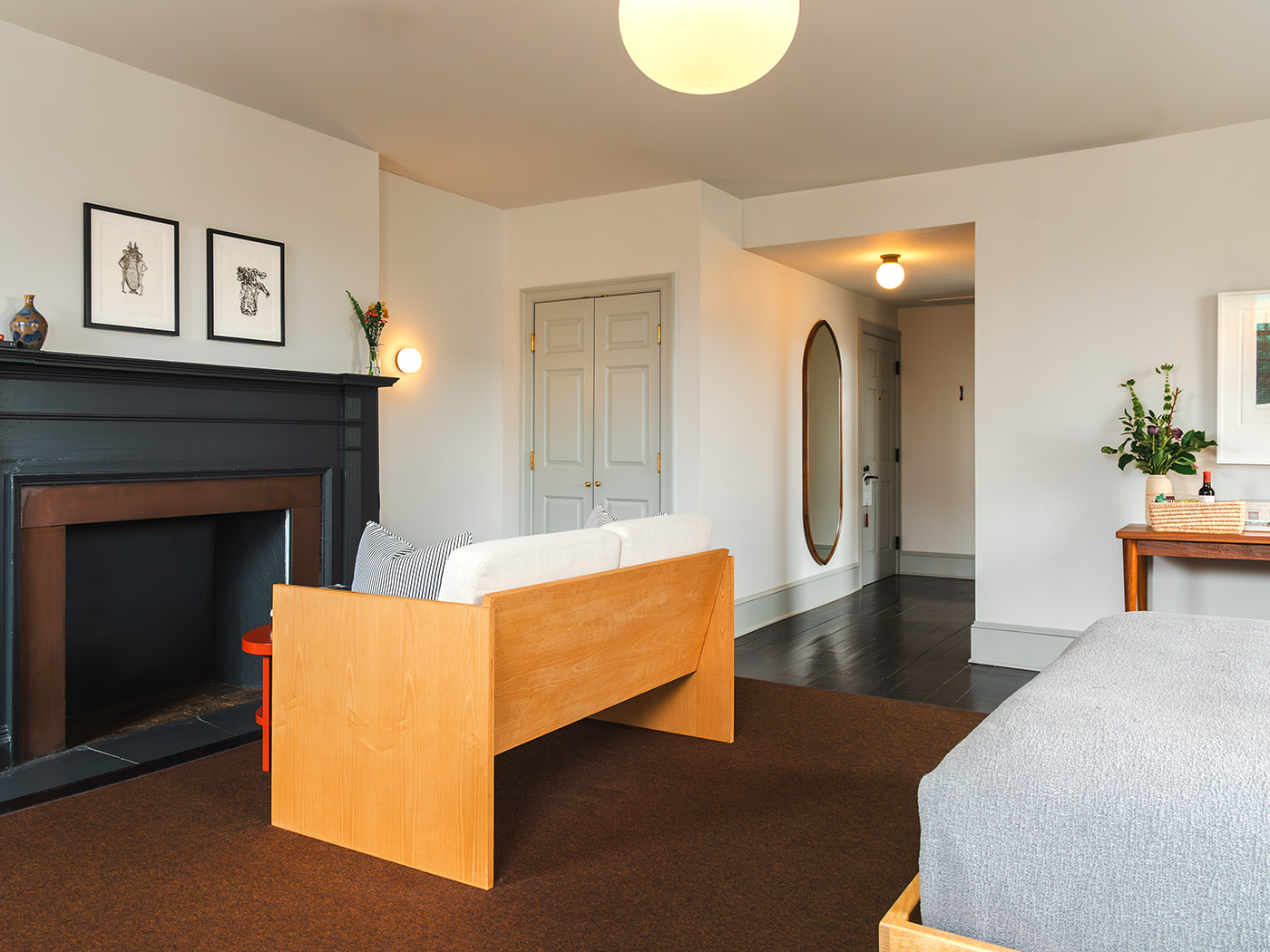 Hotel Kinsley Pearl St Luxury King Fireplace R 02