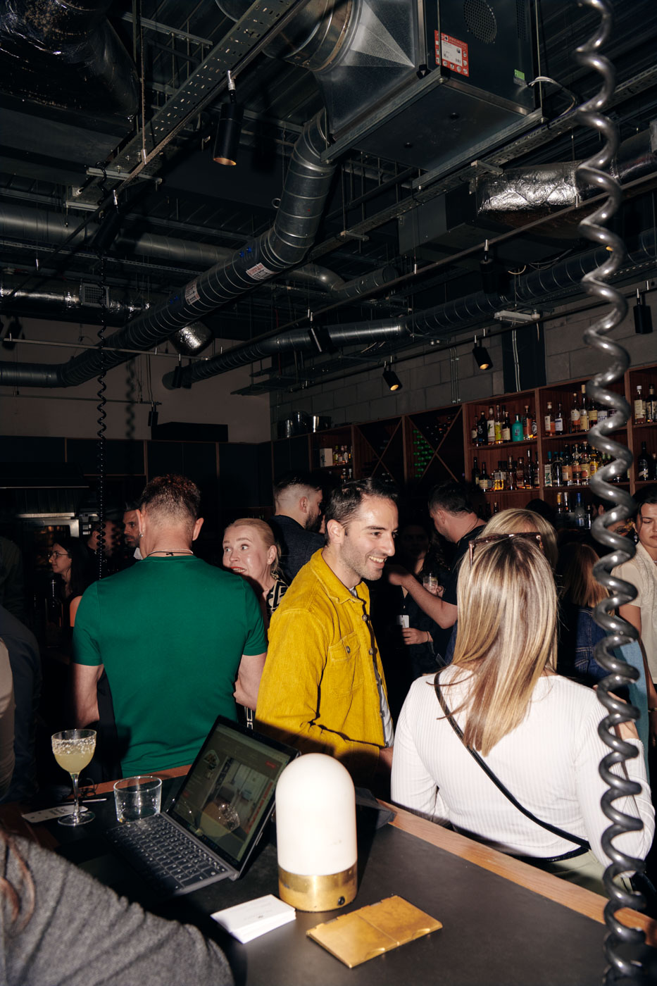 DH24 CE London Travelpro 02