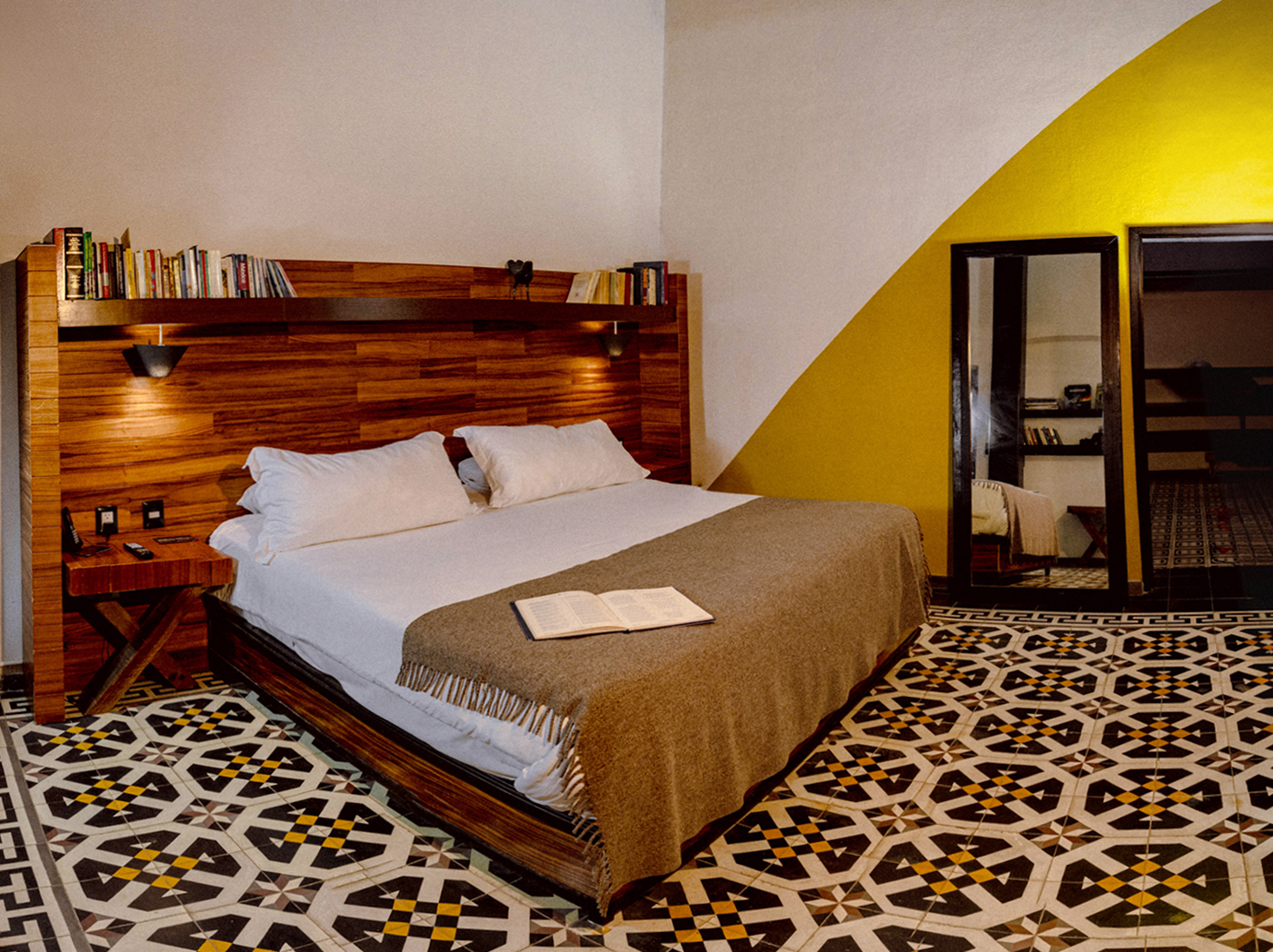 Elena De Cobra Mama Elene R 01