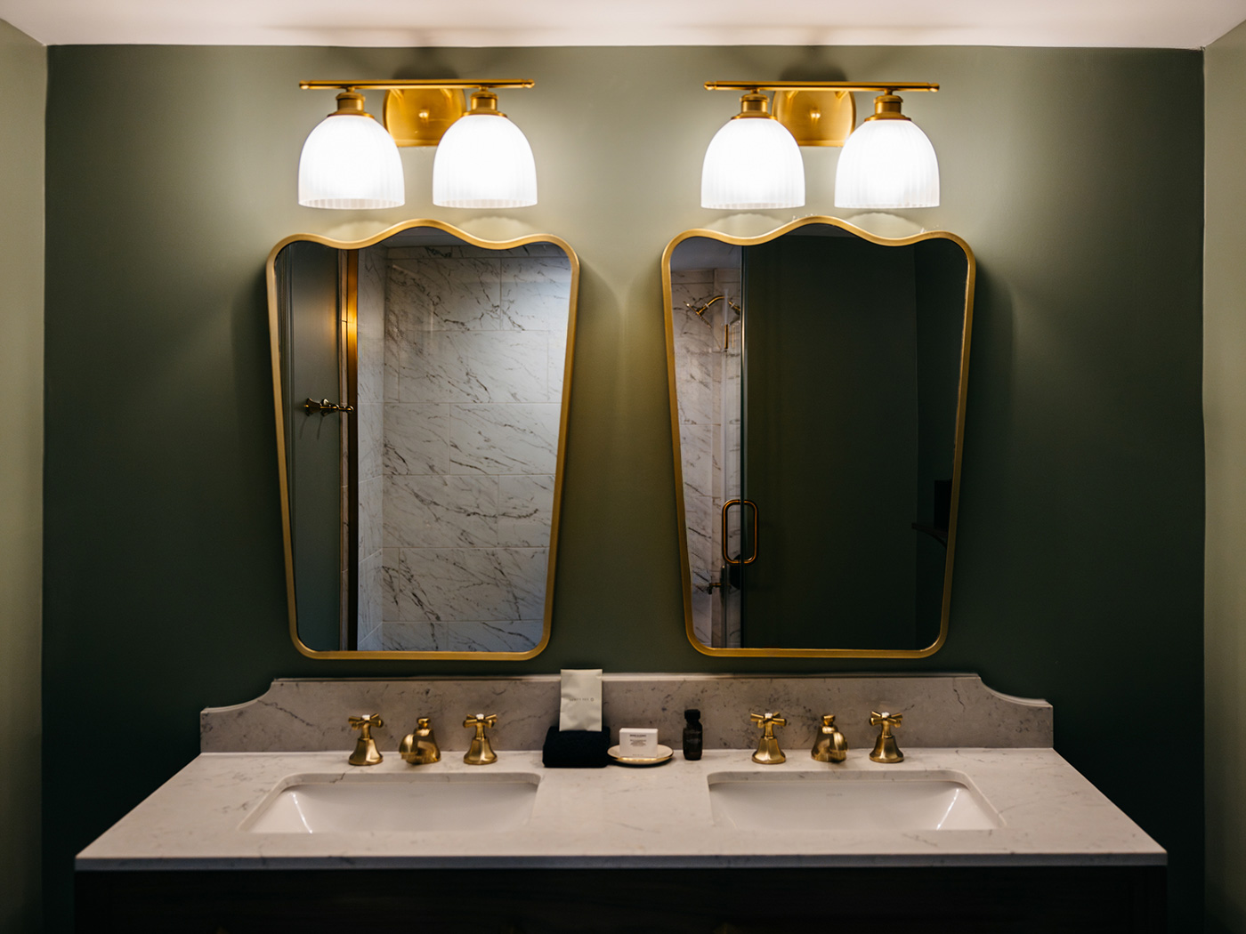 Hotel Granada Deluxe Accessible Deluxe King Guestroom R 02