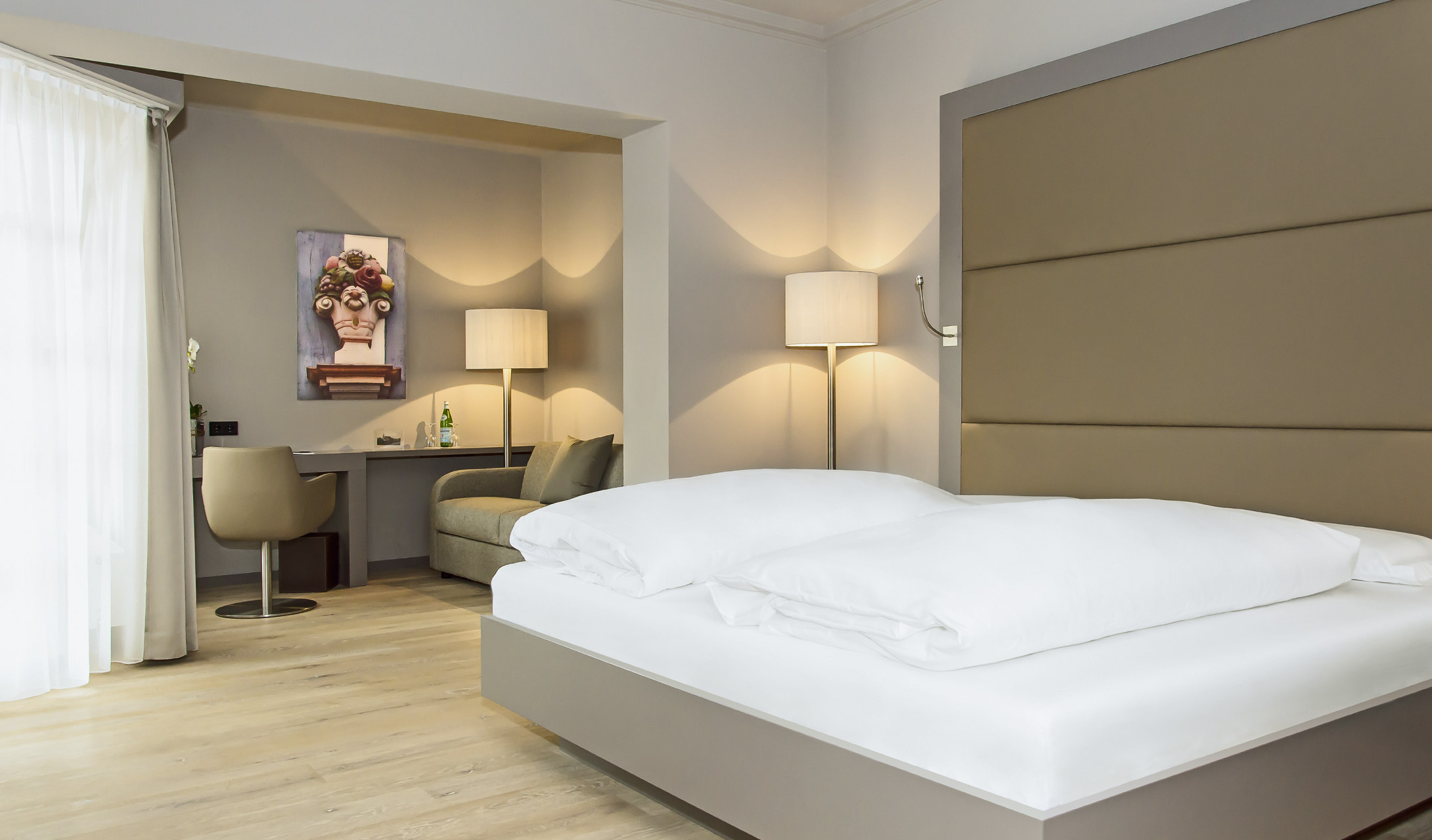 hotel-zum-loewen-guestroom-interior-design-M-07-r.jpg