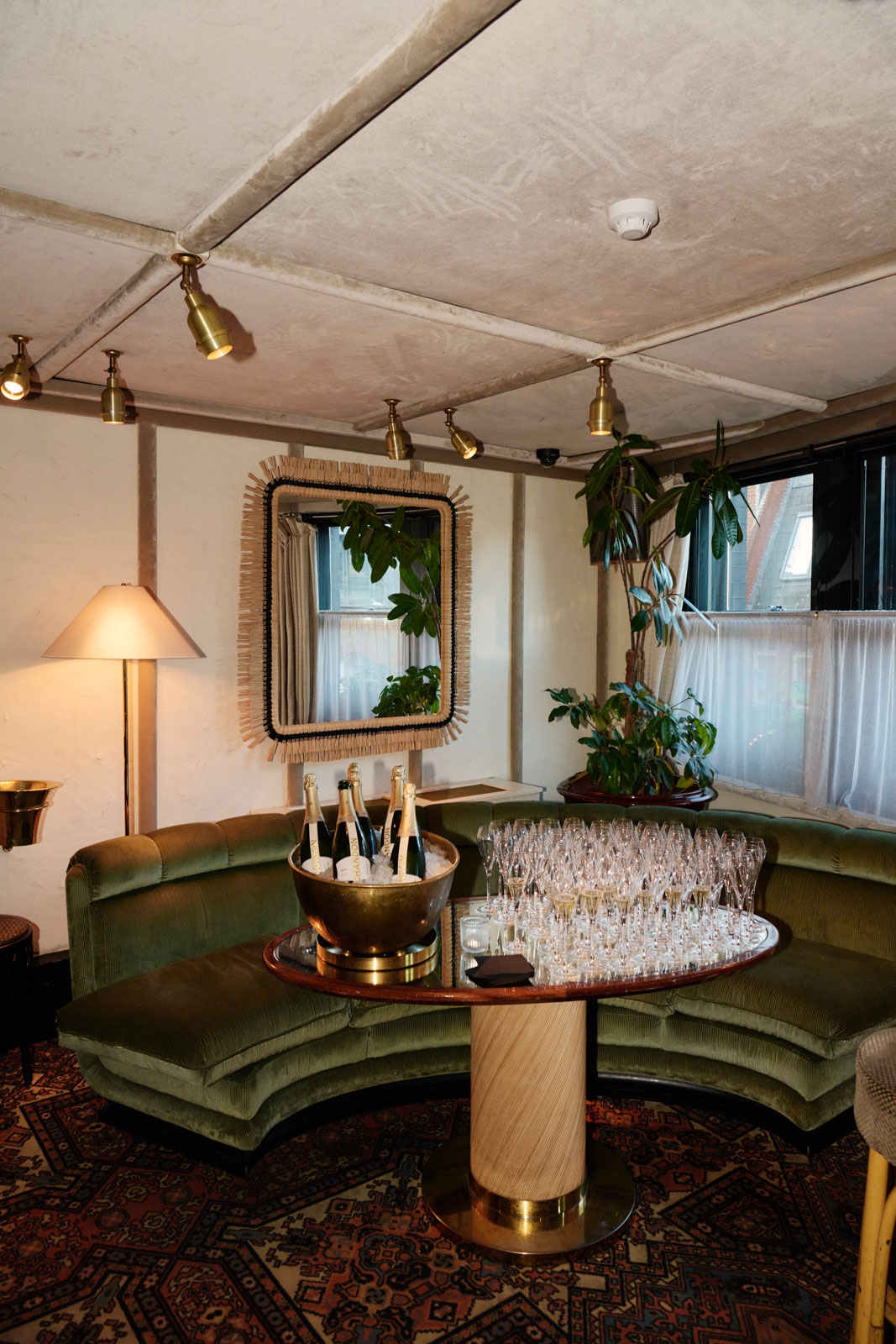 DH24 SALES London S 02