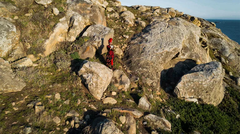 5Cf8cddd4a09be5152dd311e Jojo Abot 009