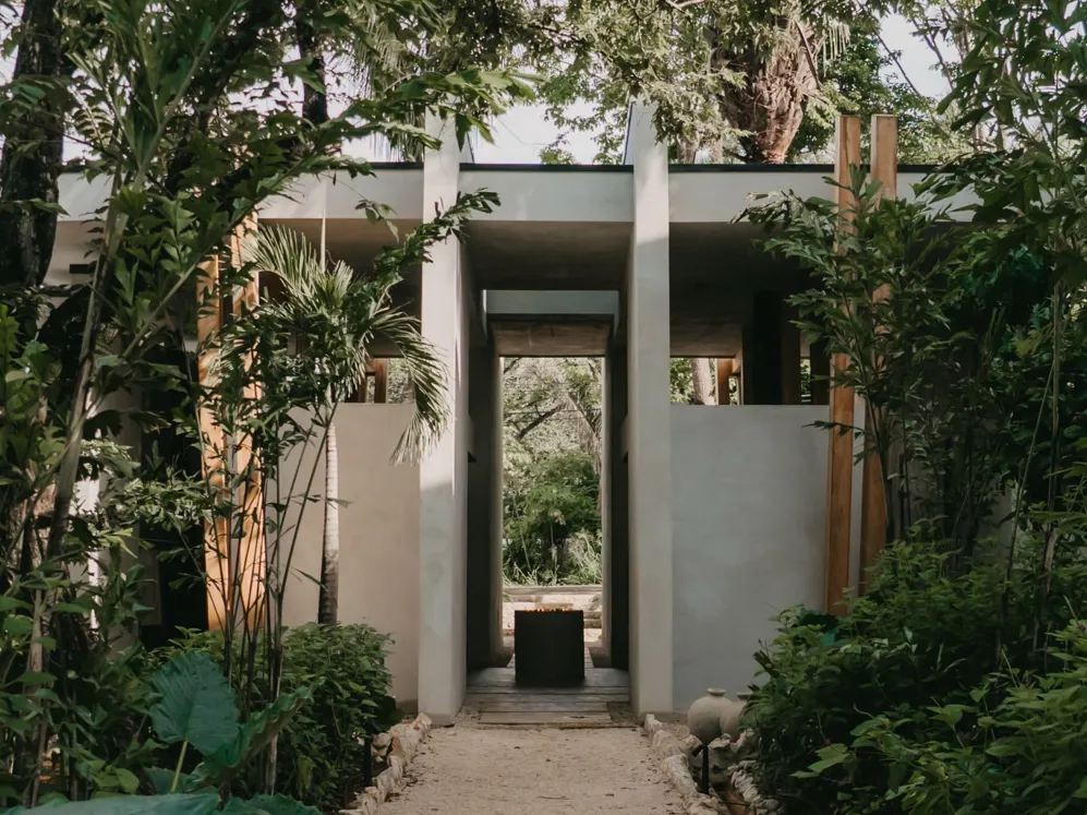 01 Sneak Peak Esh Hotel KV