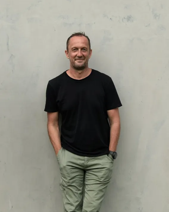 JP 9 10 Innit Lombok