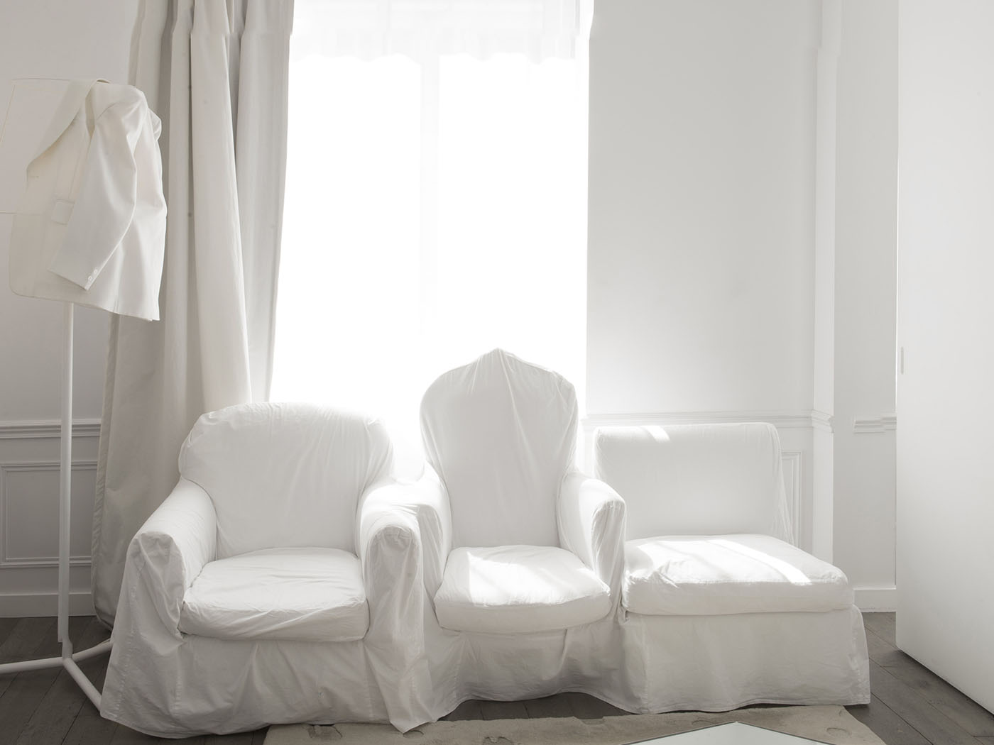 La Maison Champs Elysees White Cover Suite R 02