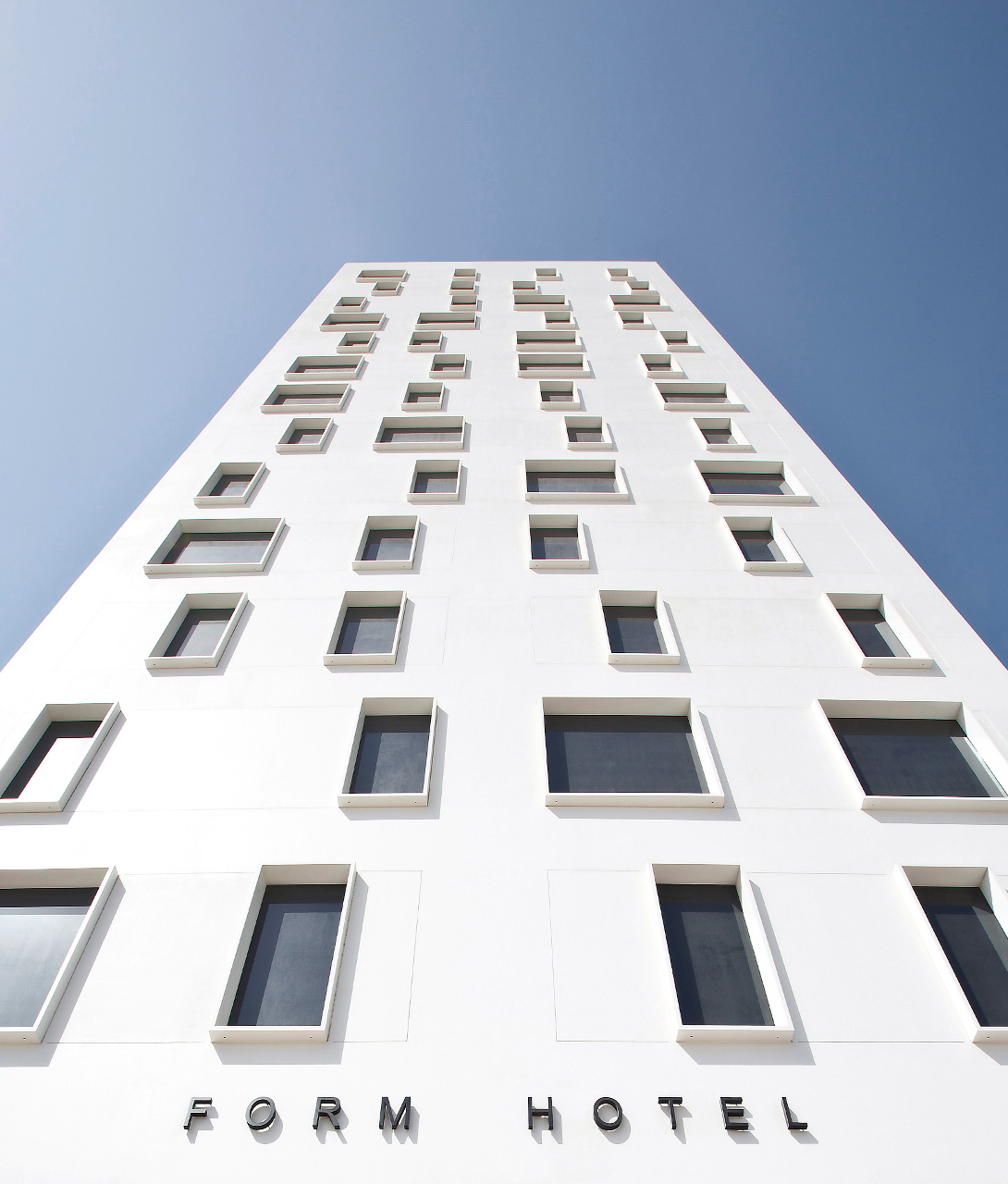 Form Hotel Dubai Pool Facade M 08 R B B