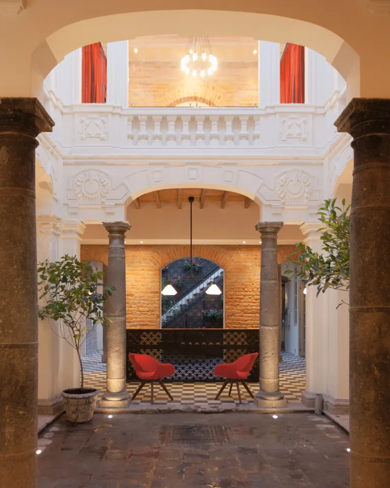 021 BP Quito 20Th Architecture