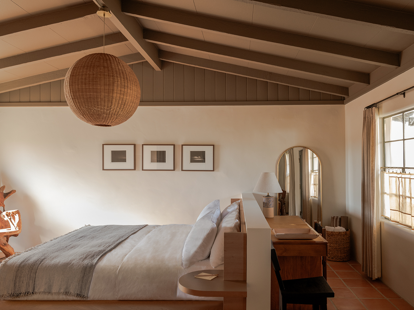 Sunset Deluxe King Be 01