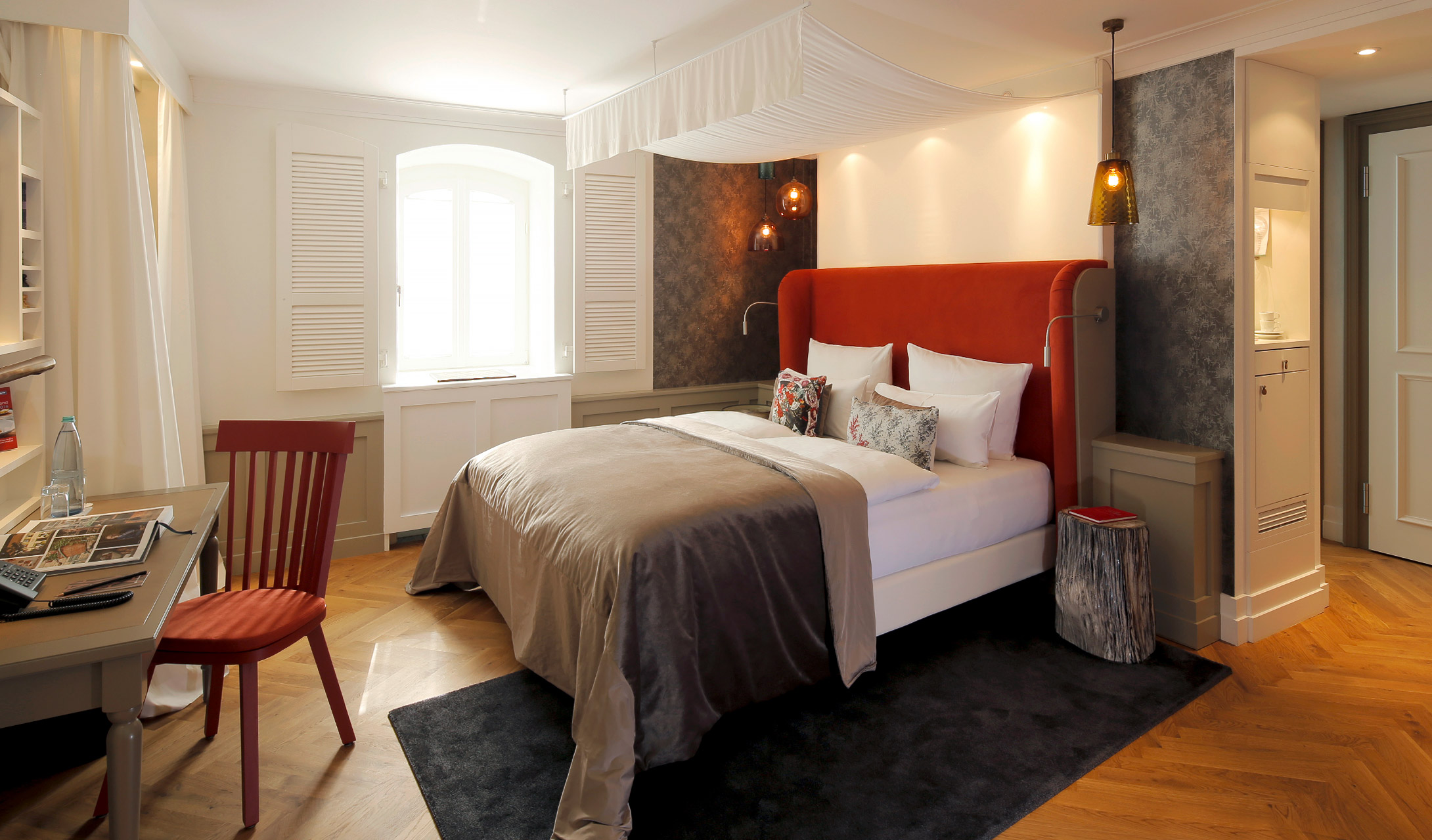 G 10 La Maison Hotel