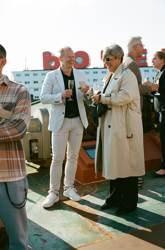 DH24 CE Amsterdam Travelpro17