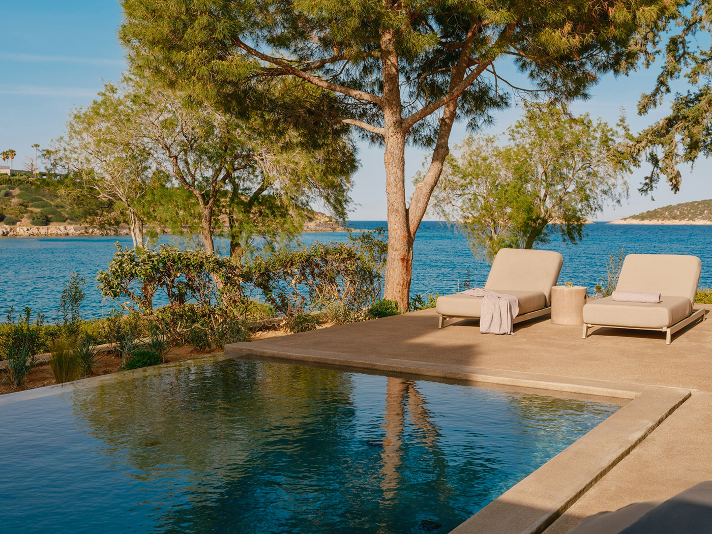 Minos Beach Superior Seafront Bungalow V3 R 07