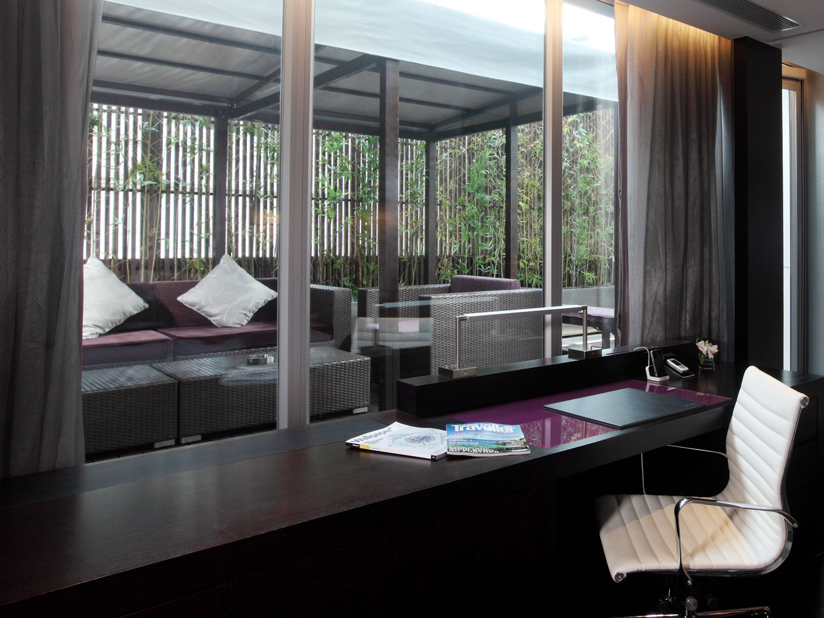 The Mira Desk in Hong-Kong