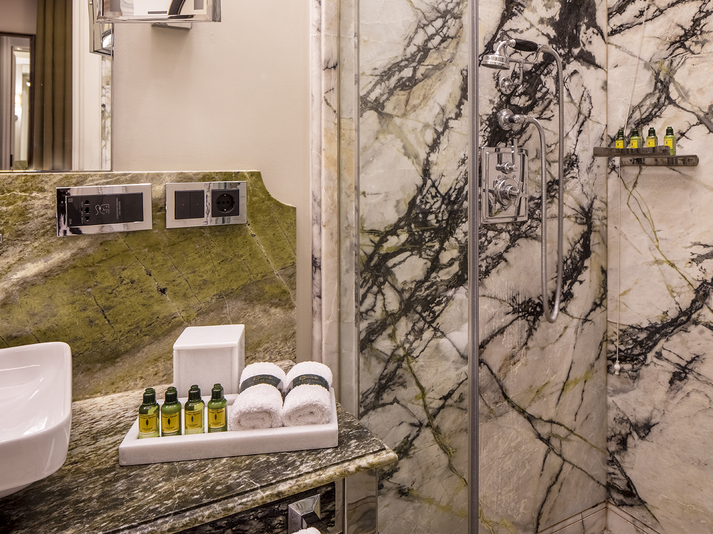 Bank Hotel Istanbul Superior King Room R 07