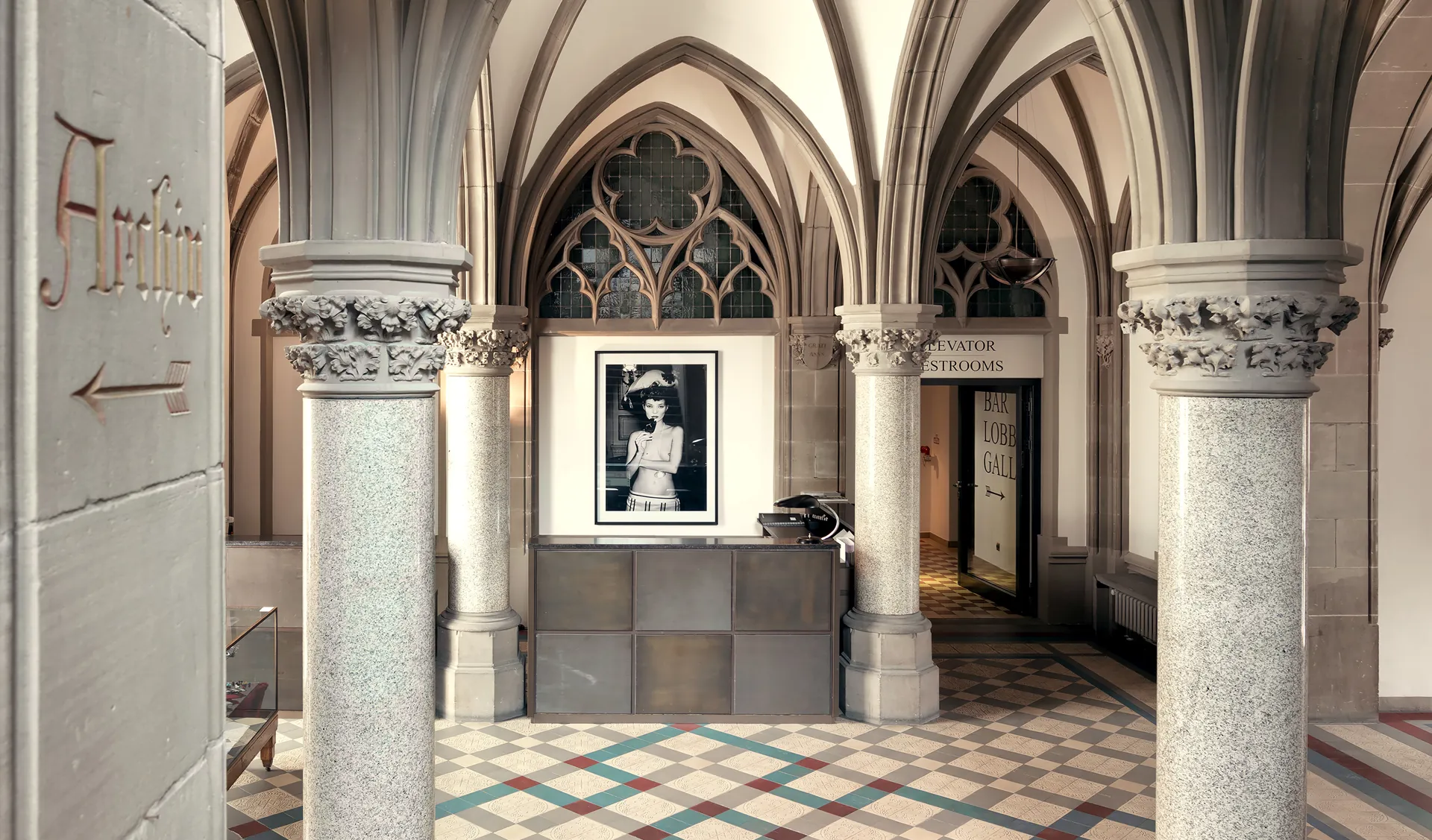 S The Qvest Cologne Germany