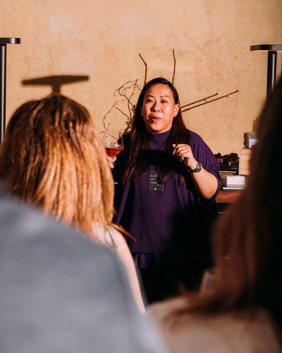 DH SALES24 S Singapore TP 18