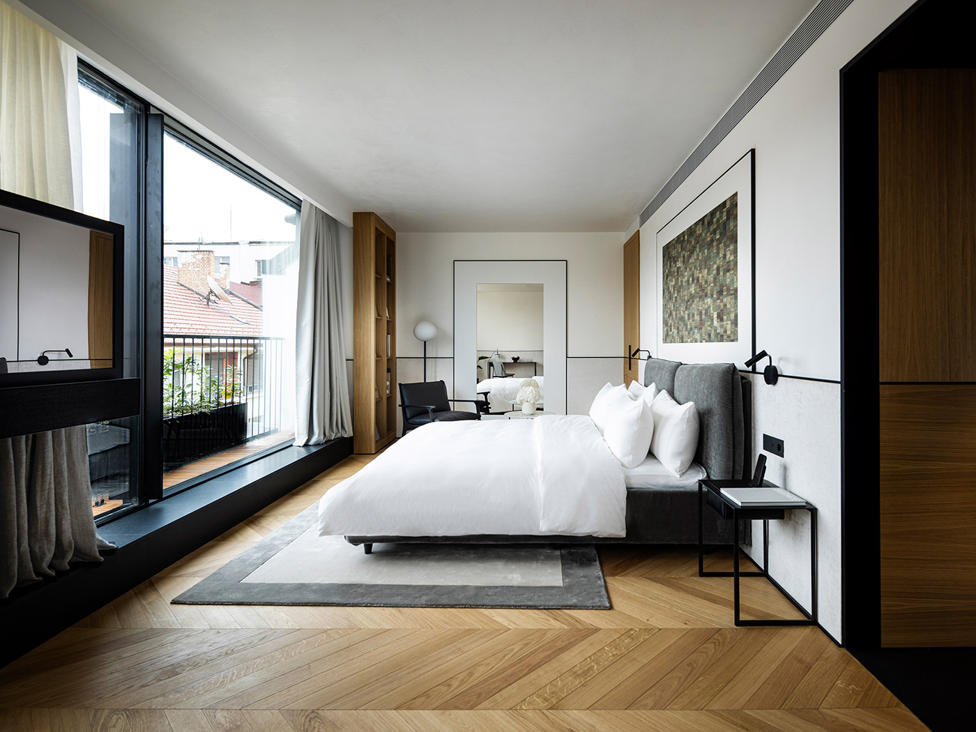 Juno Hotel Sofia Roomy King Sunkissed R 01