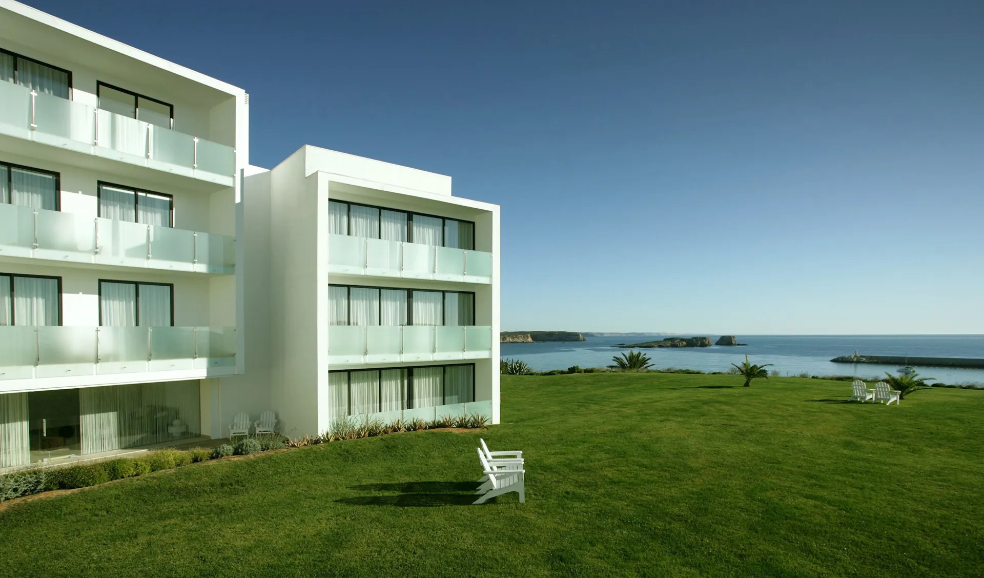 Memo Baleeira Facade in Sagres