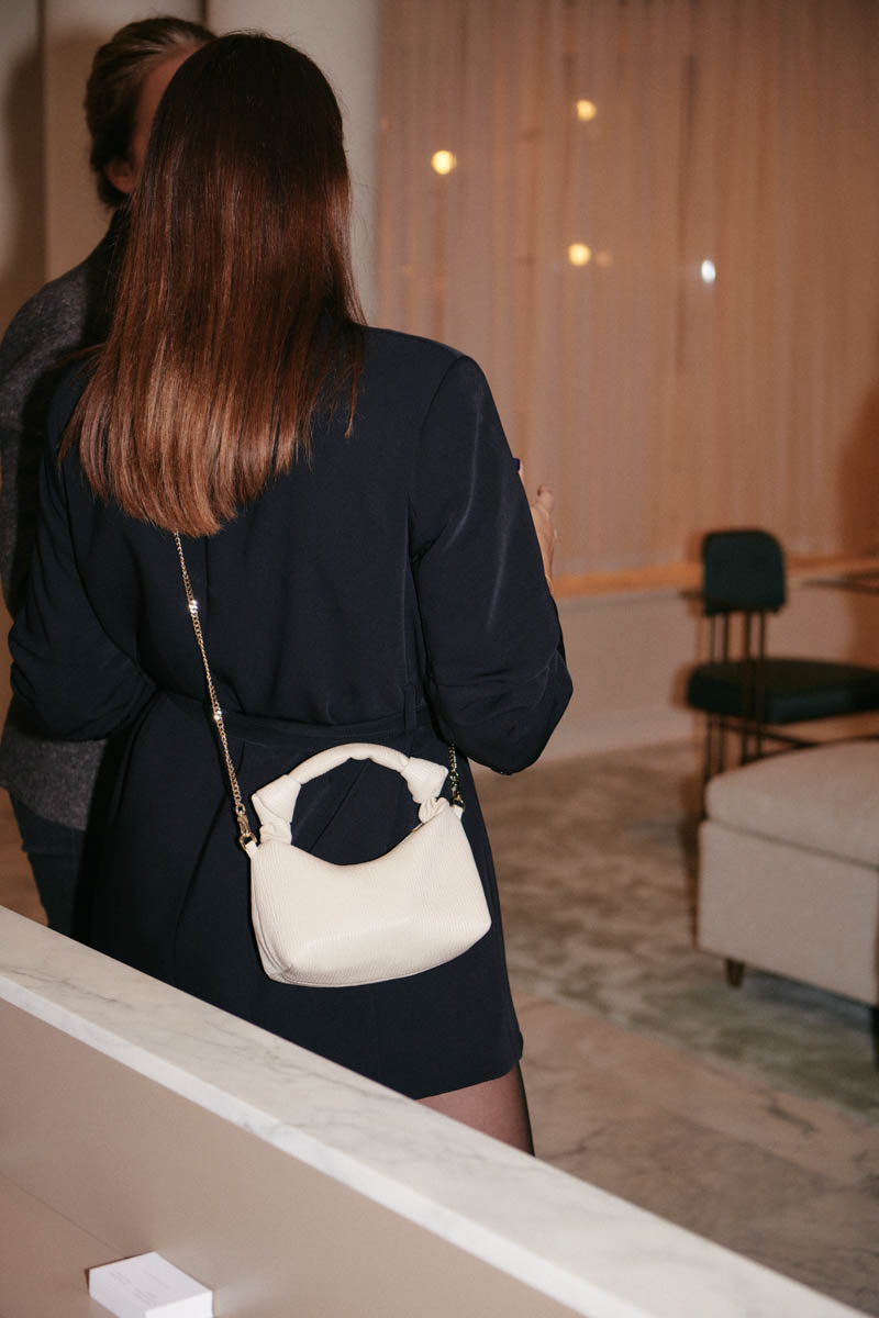 DH SALES23 CE London Apparatus 18