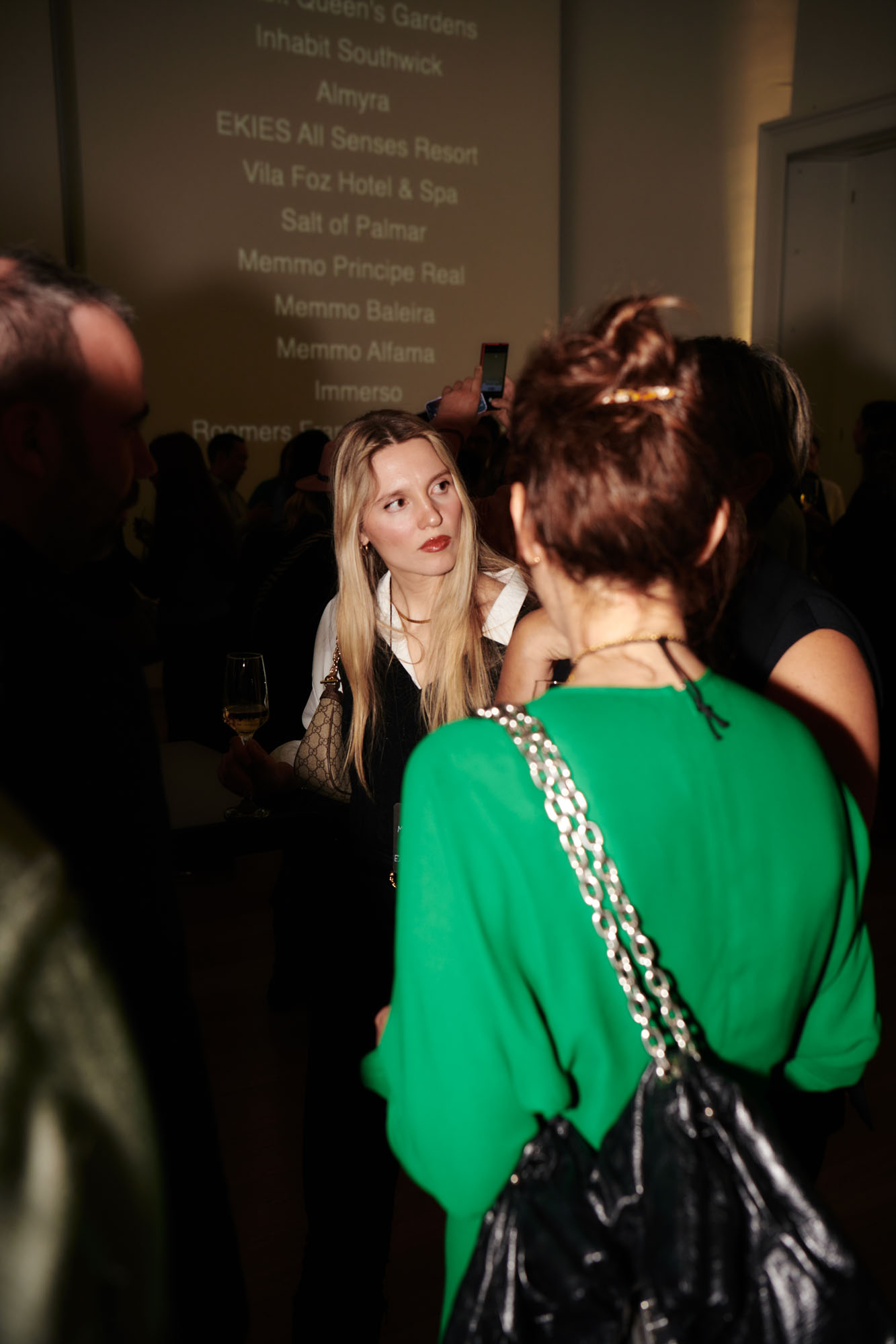 DH SALES24 S London Travelpro 15