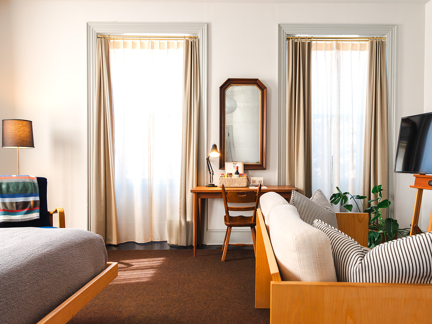 Hotel Kinsley Pearl St Grand King Fireplace R 02