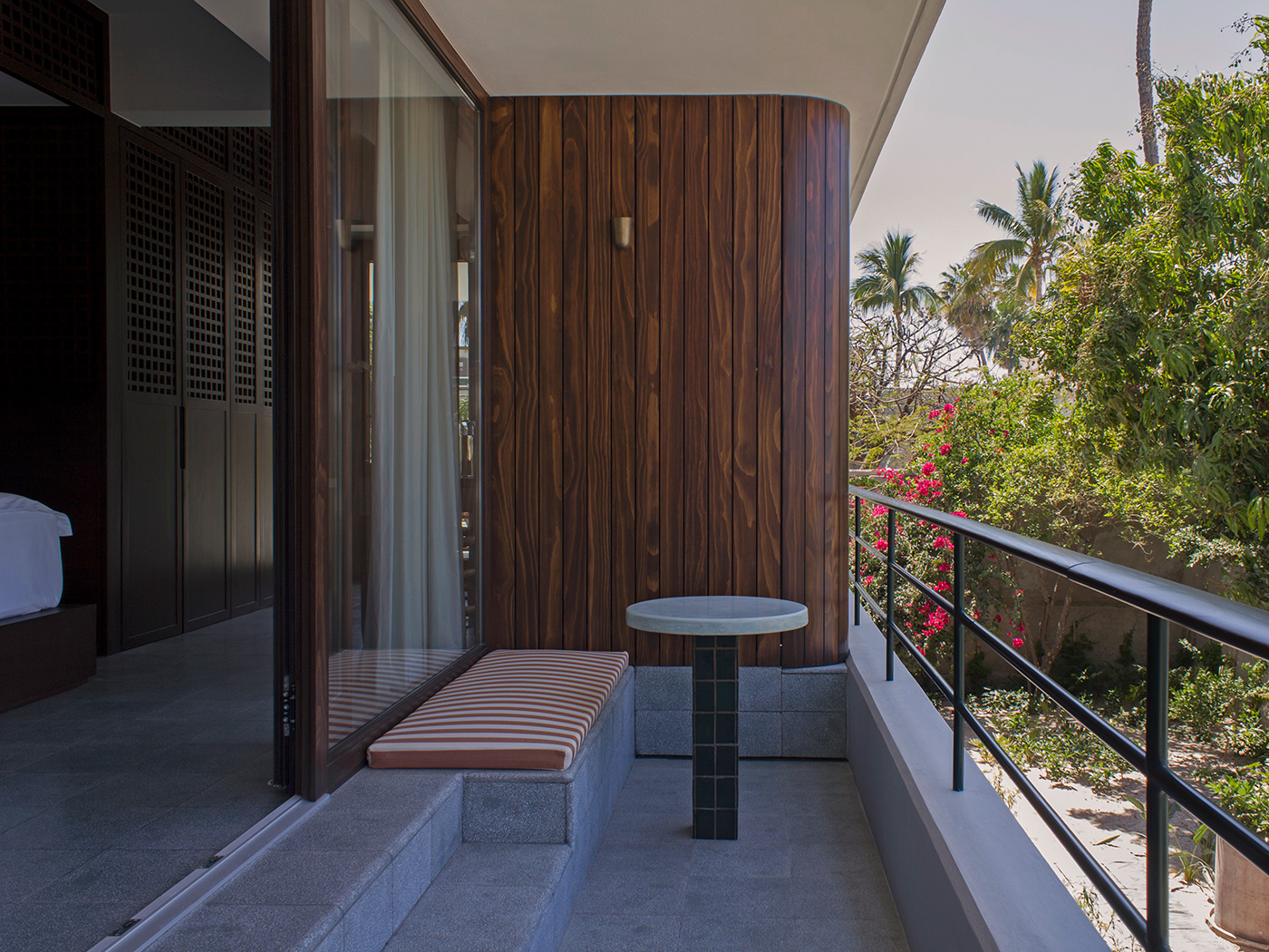 Baja Club Terrace Suite R 02