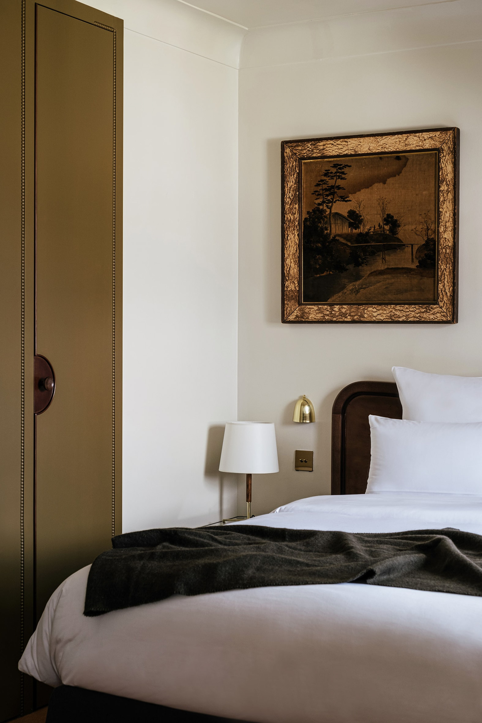 G 04 Hotel Rochechouart France