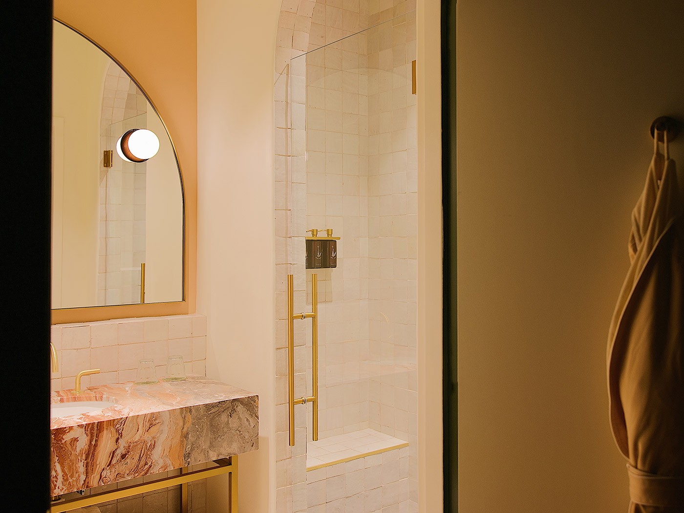 Municipal Grand Double Queen R 03