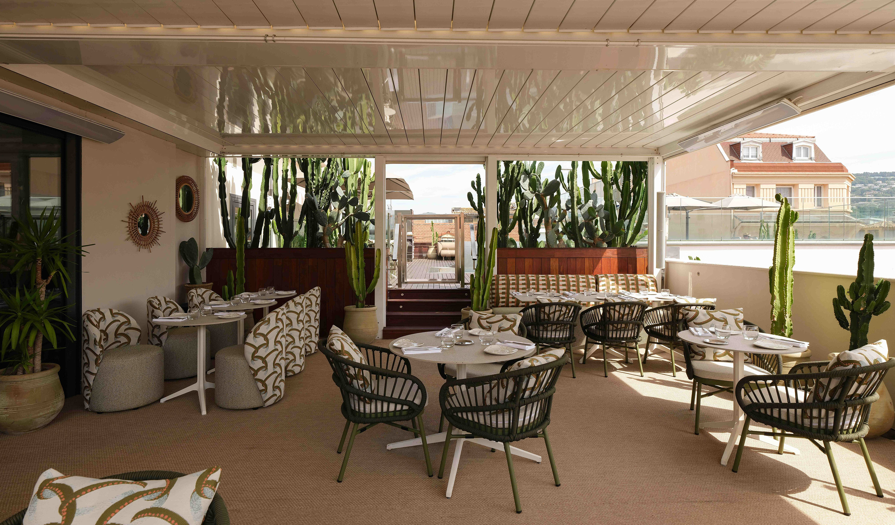 G 15 Five Seas Hotel Cannes