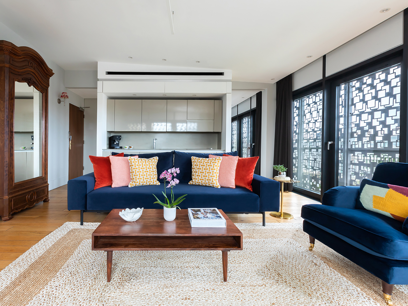 Town Hall Hotel Deluxe One Bedroom Suite R 02 (1)