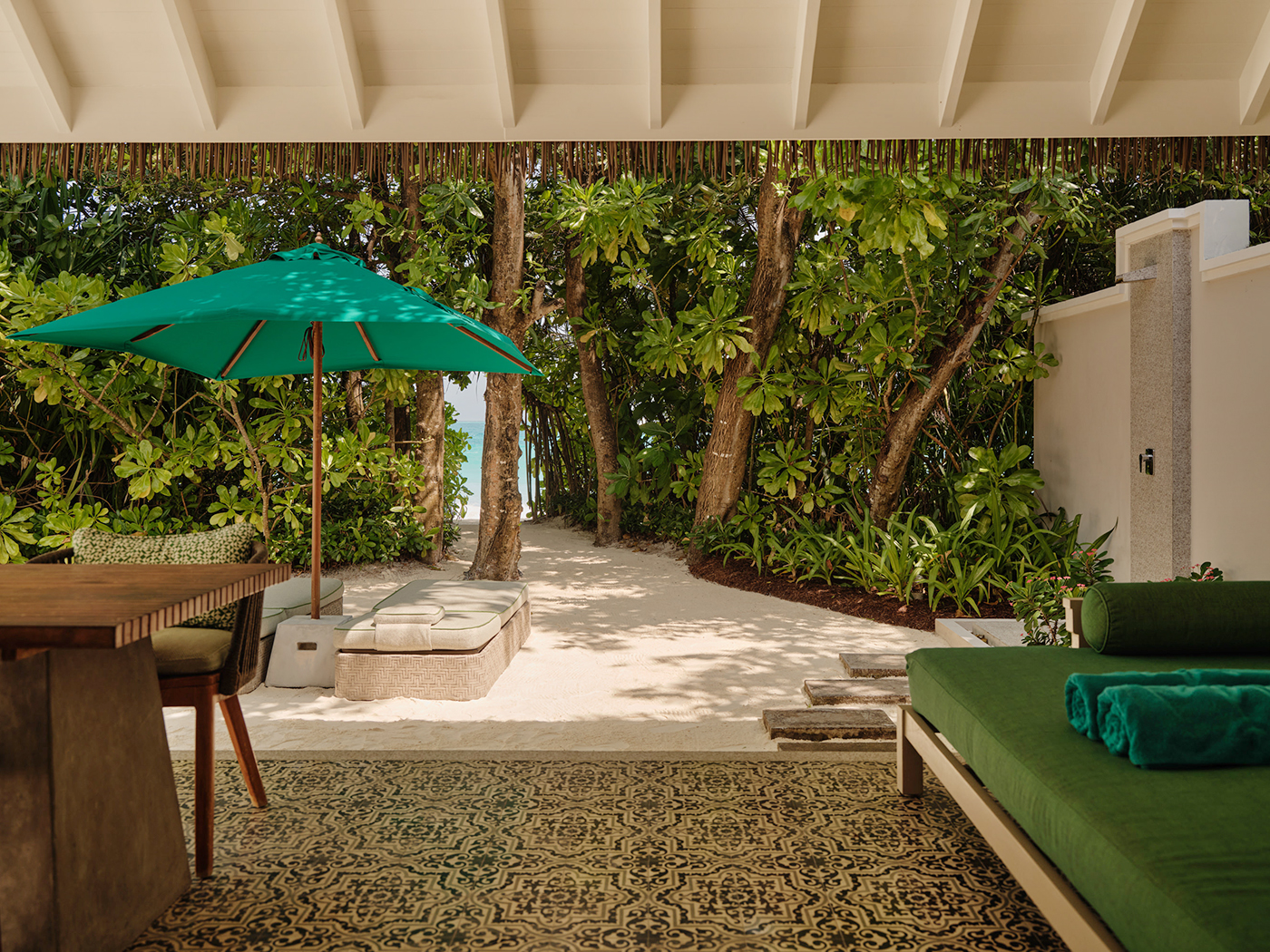 Seaside Finolhu Beach Villa V2 R 02