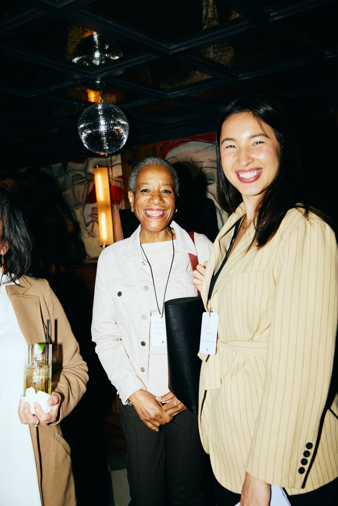 DH SALES24 S NY Travelpro 01