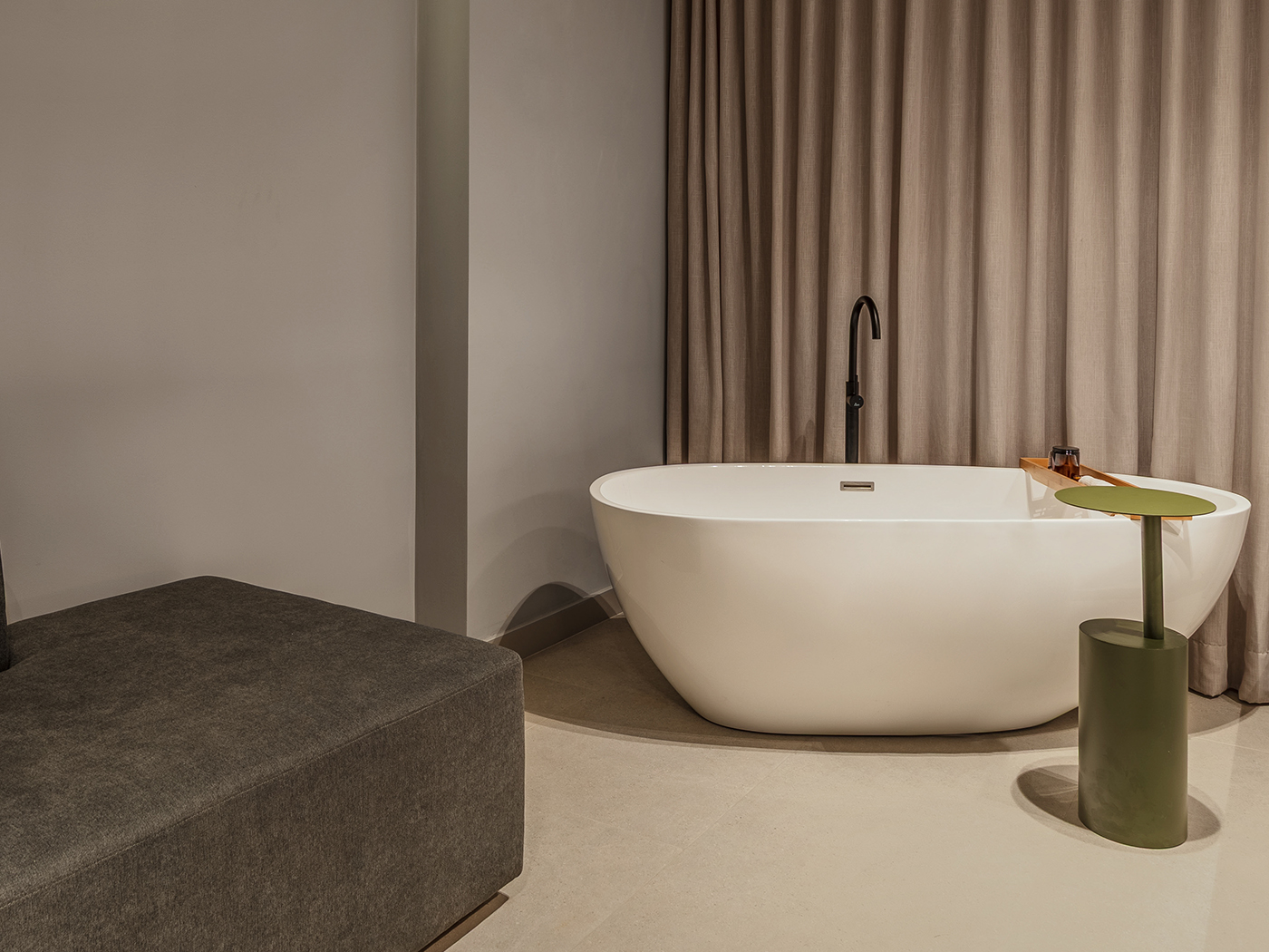 Wake Biohotel Junior Suite With Bathtub R 04