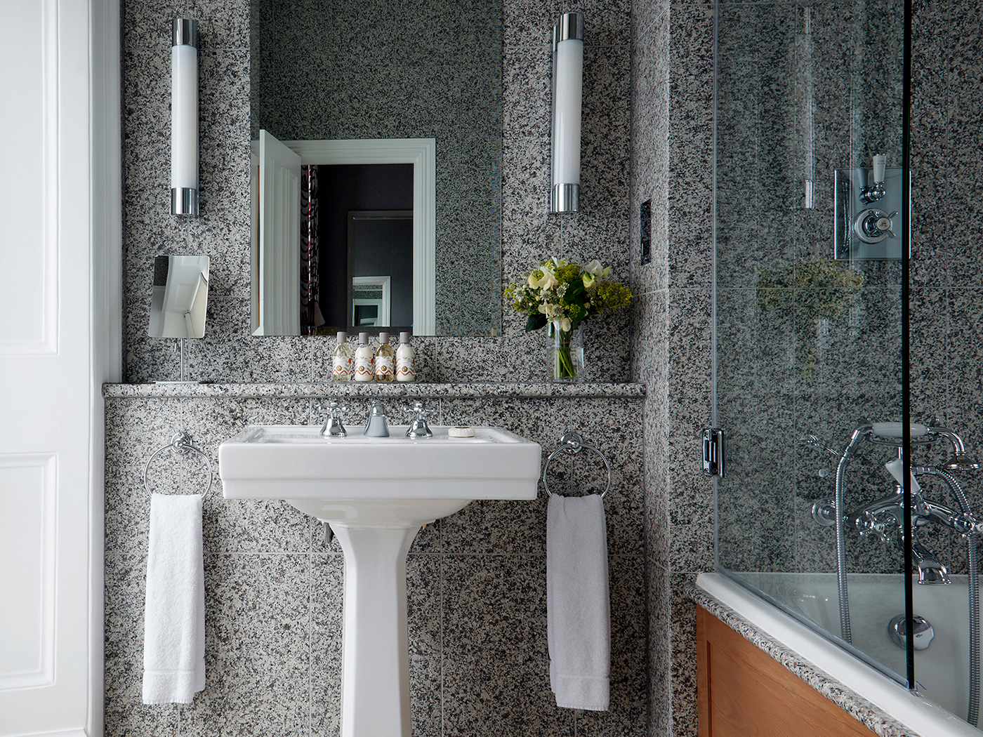 Number Sixteen Luxury Room R V2 06