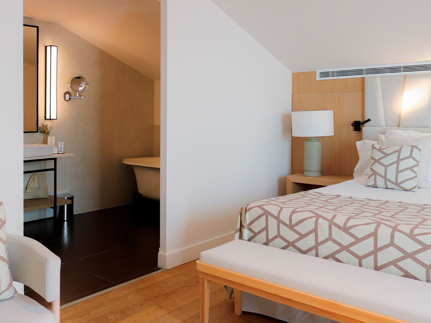 Hospes Palau Mar Triple Deluxe Room R 03