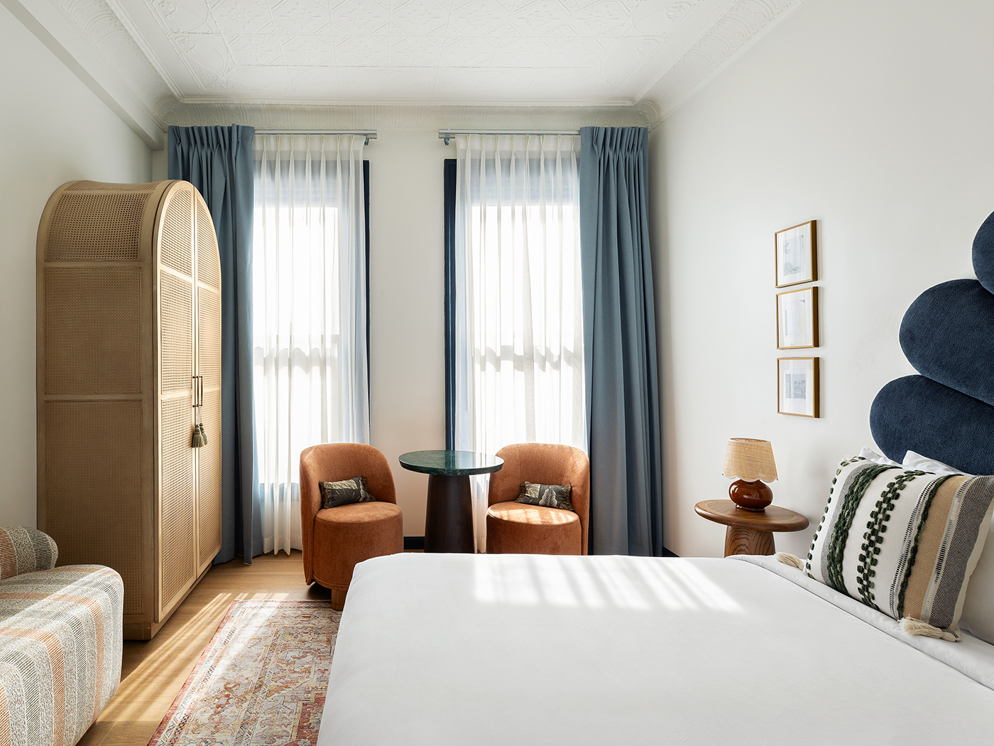 Granger Hotel Courtyard Skyline King R 01