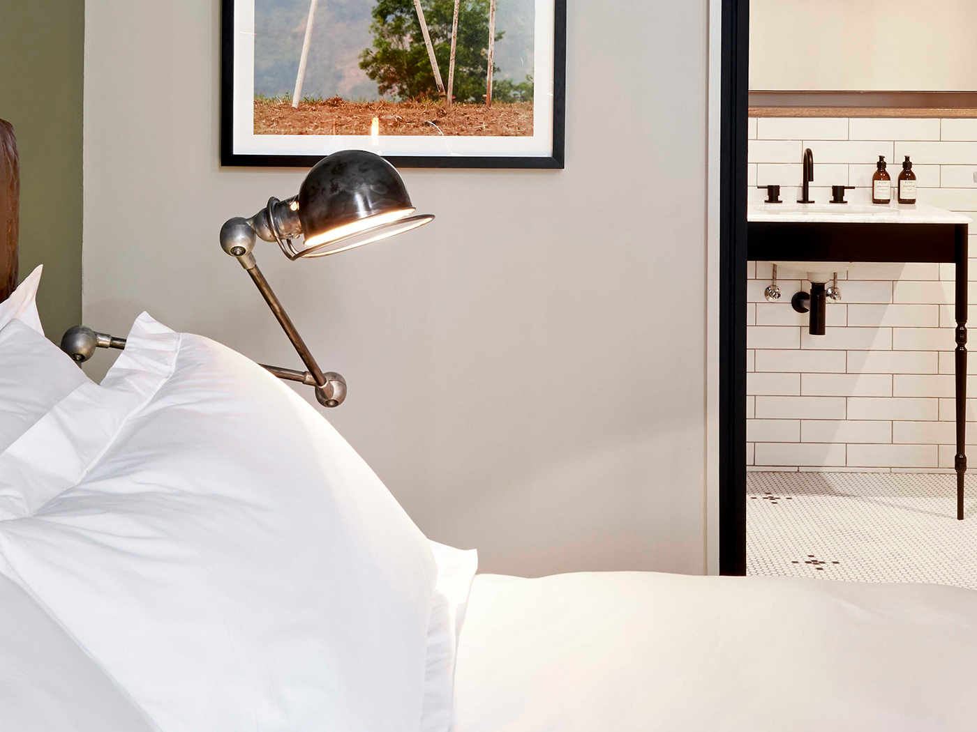 Gorgeous George One Bedroom Suite R V2 01