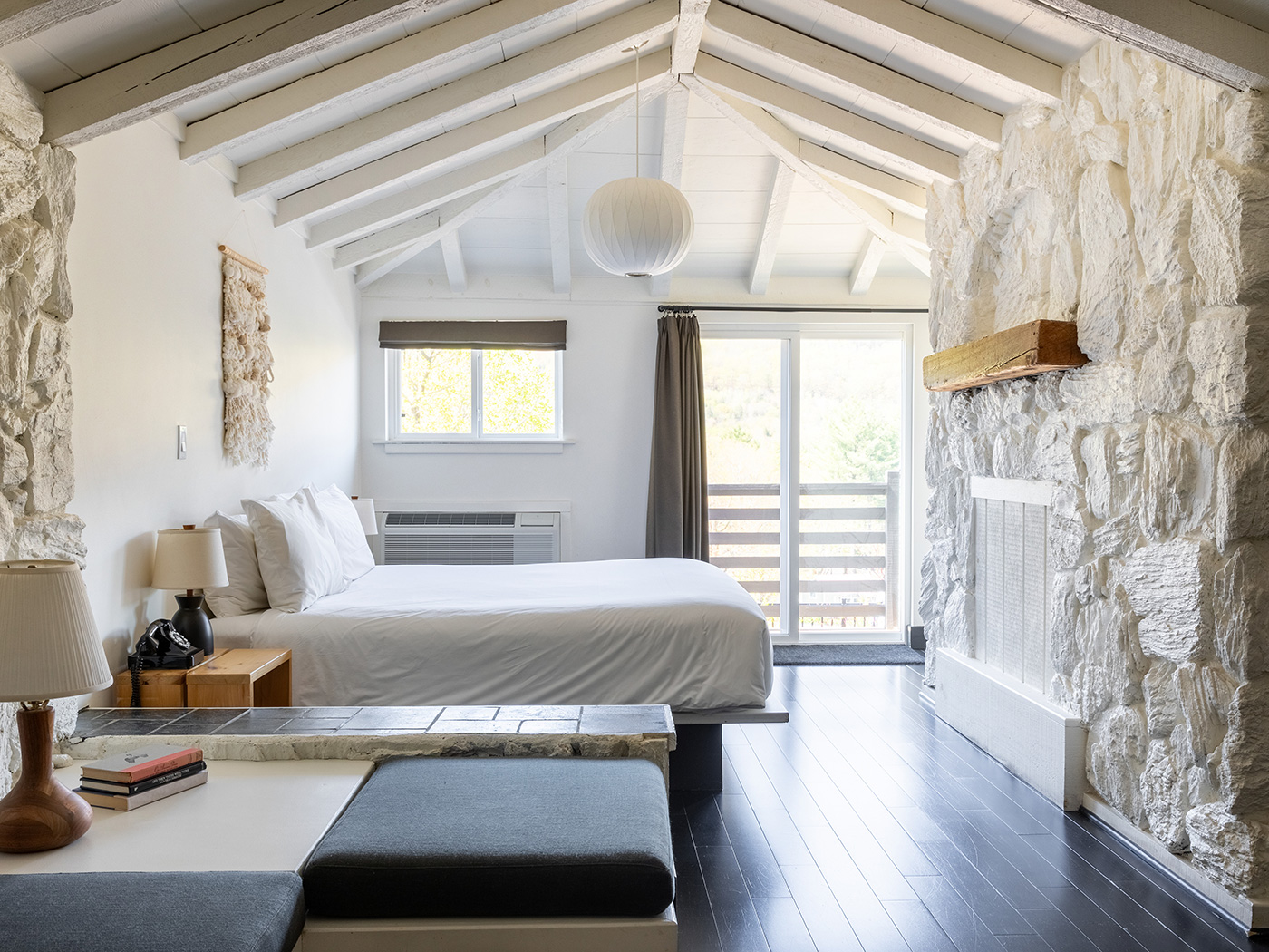 Scribners Catskill Lodge Bungalow King R 01