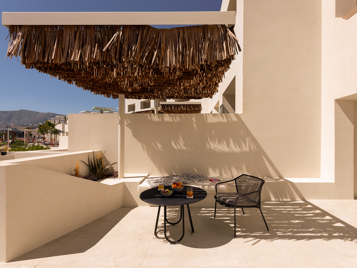 Nous Santorini Superior Garden V4 R 05