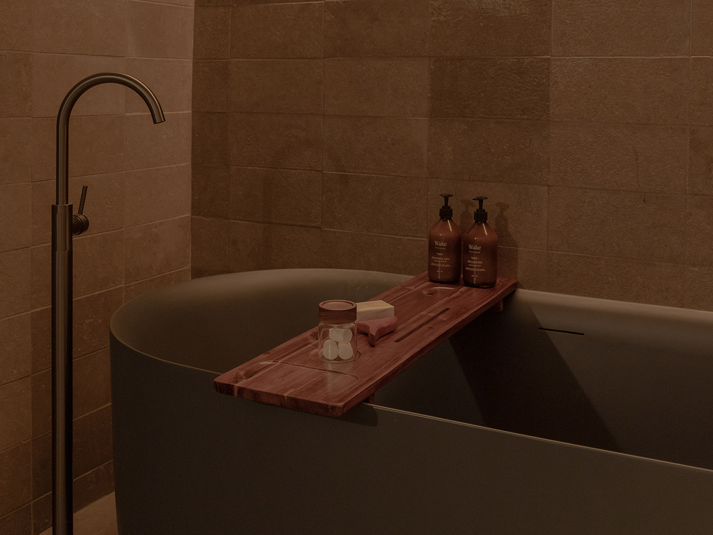 Wake Medellin Premier Suite Twin R 06