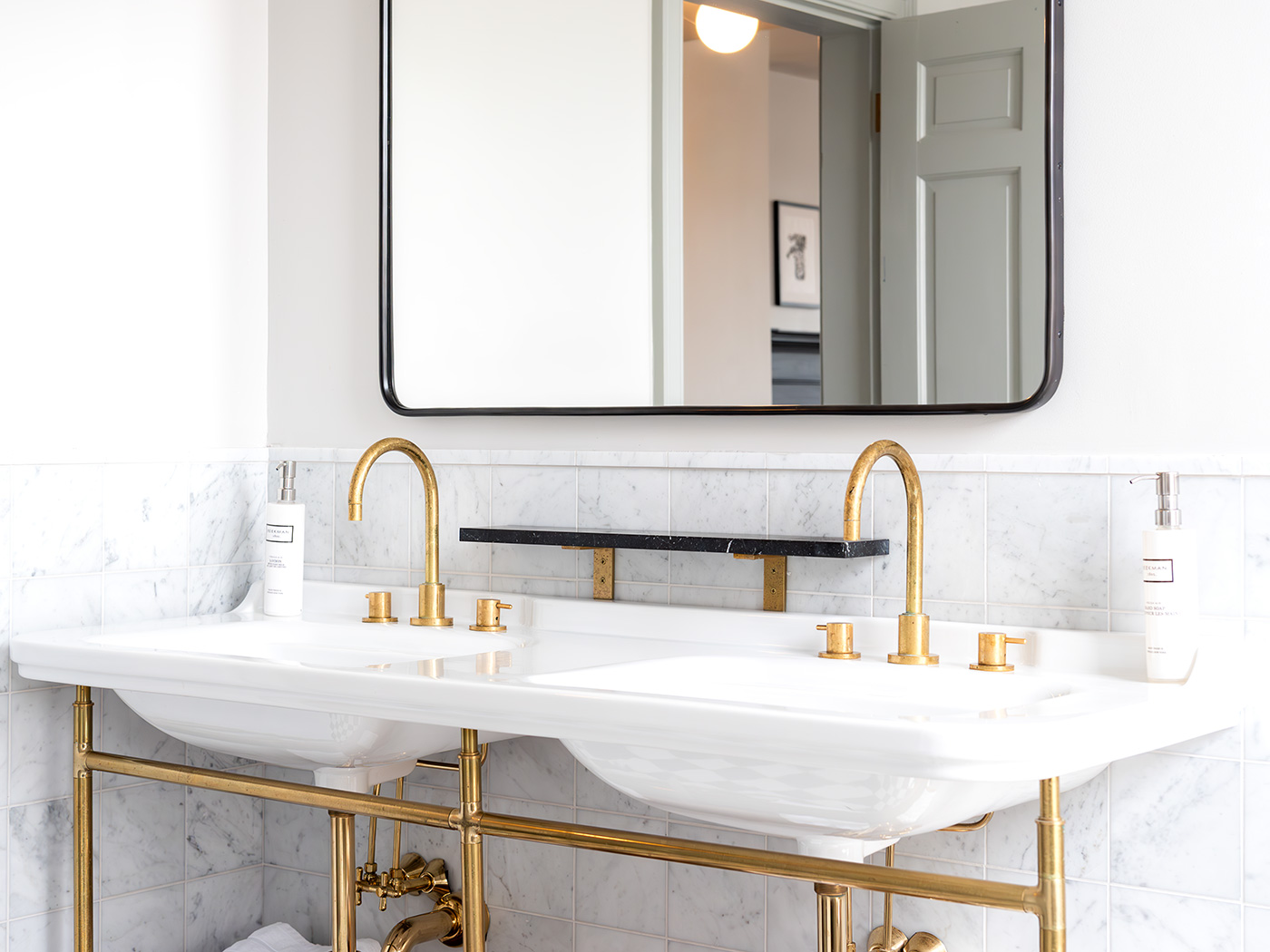 Hotel Kinsley Pearl St Luxury King Fireplace R 04