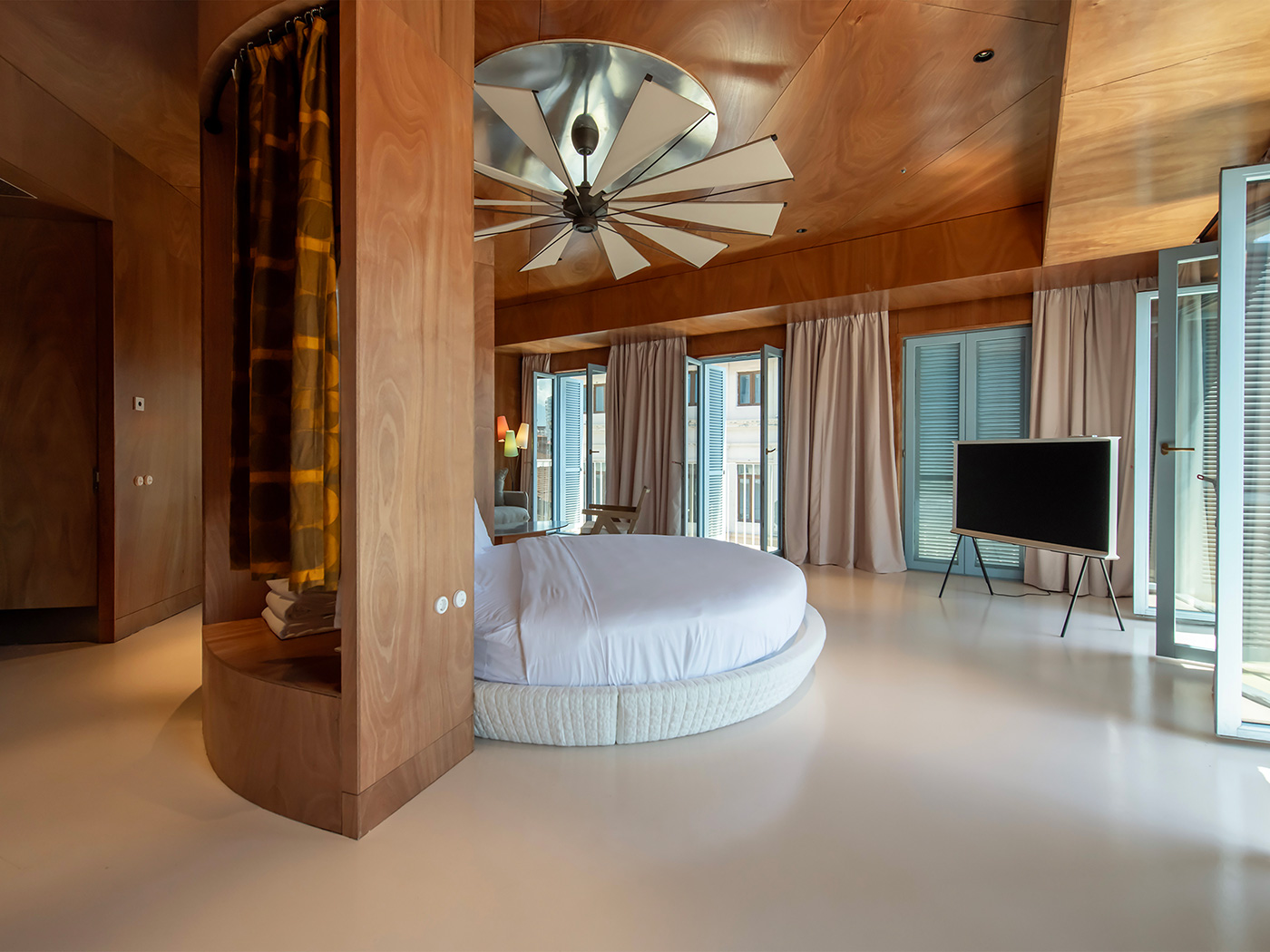 Rooms Batumi Corner Suite R 01