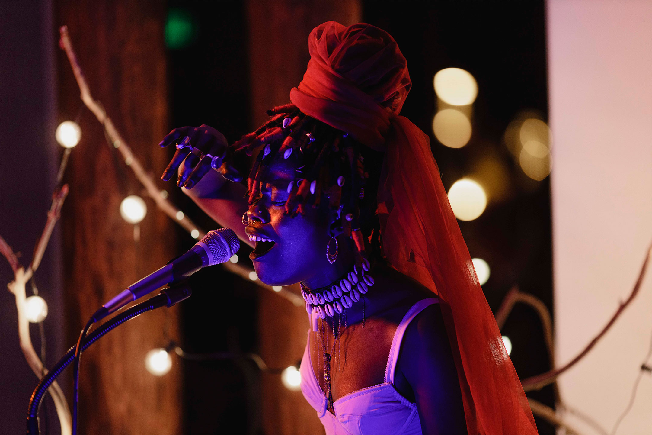 5Cf8cdd98e7d8a5981dee979 Jojo Abot 008