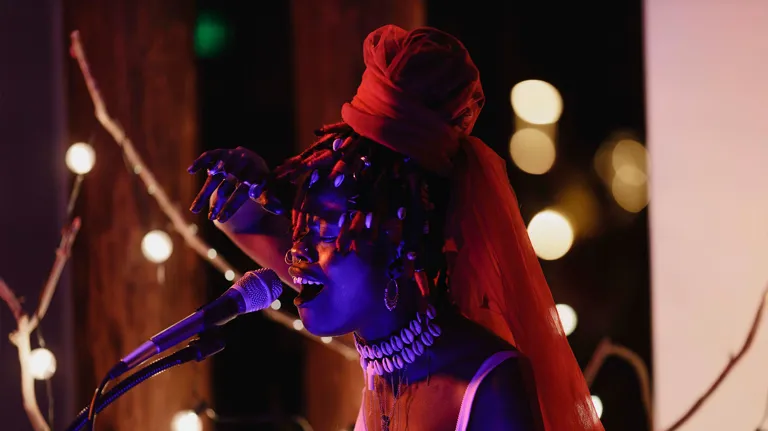 5Cf8cdd98e7d8a5981dee979 Jojo Abot 008