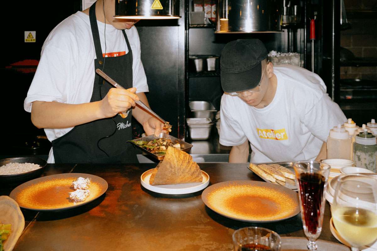 DH24 SALES S Shanghai Travelpro 11