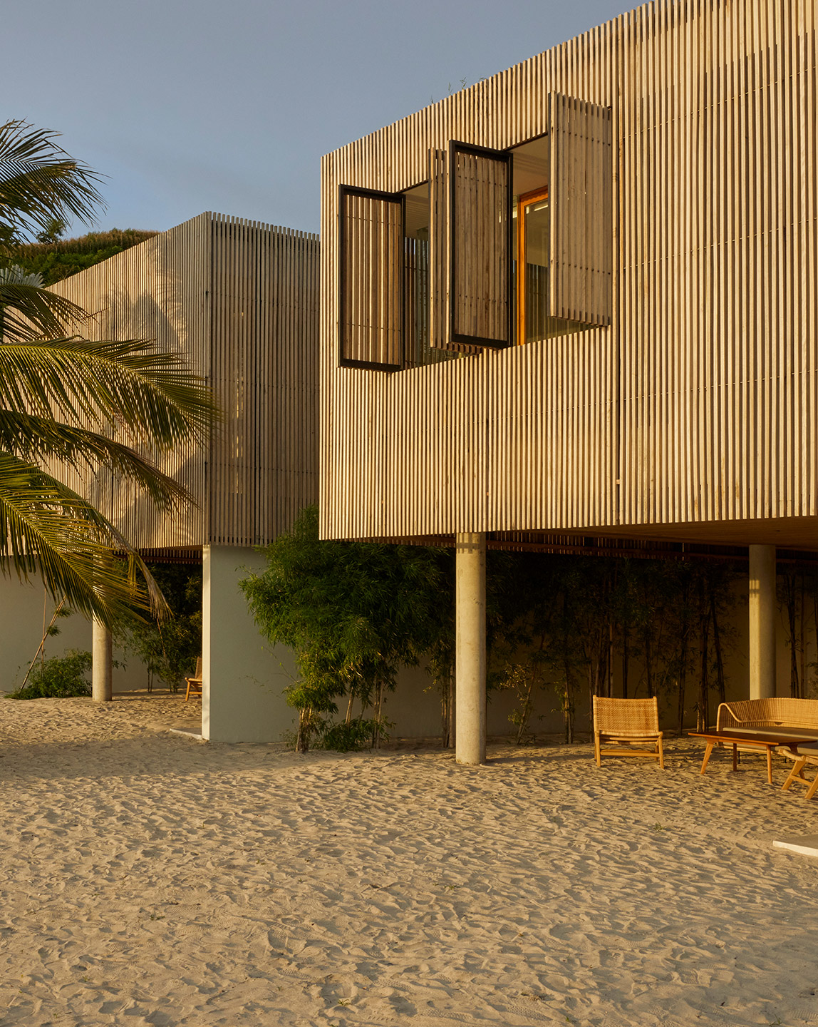 T Innit Lombok Indonesia (1)