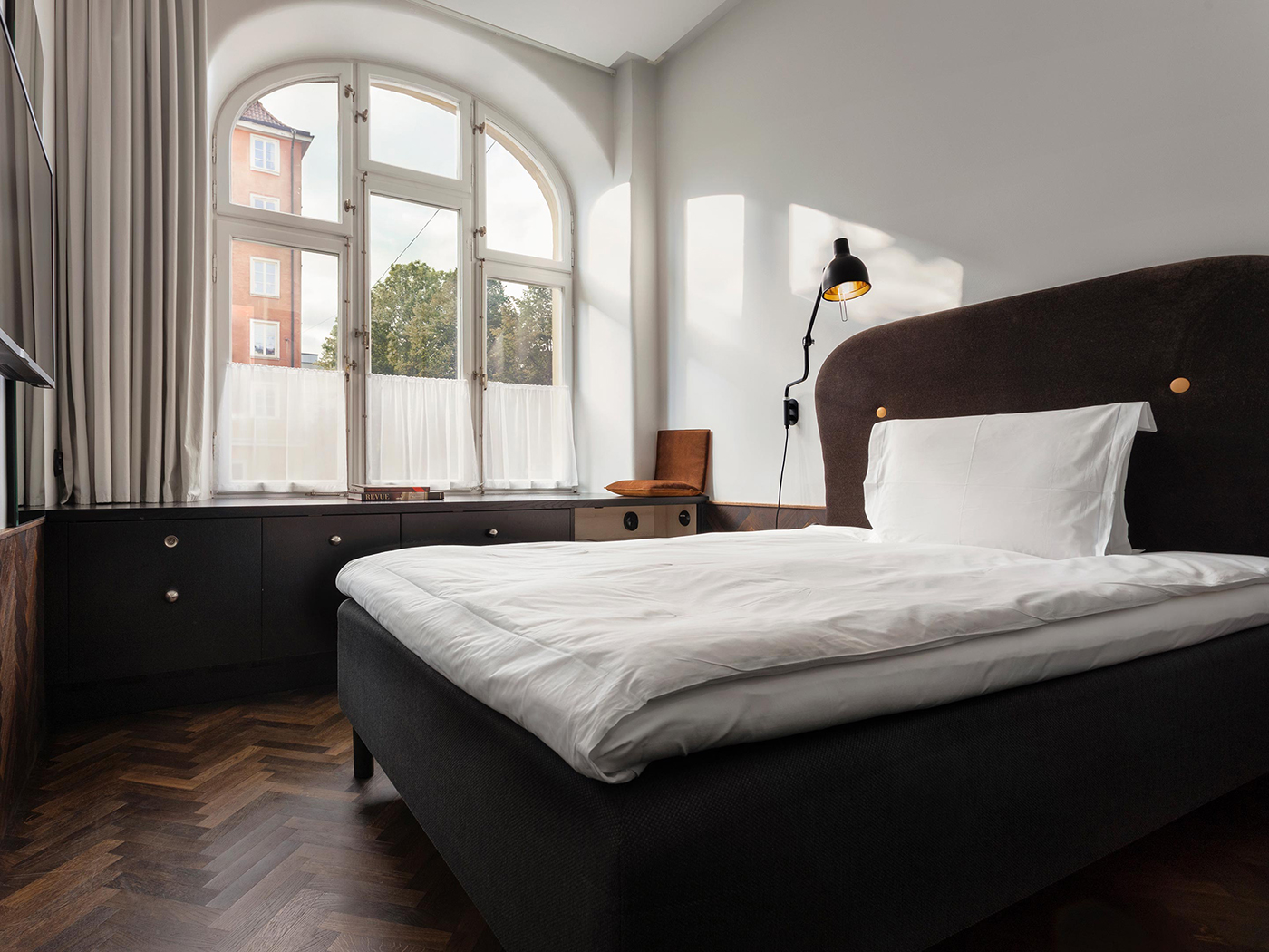 Miss Clara Small Double R 01